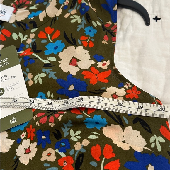 Cabi Wildflower Top style 3981 - Picture 5 of 5